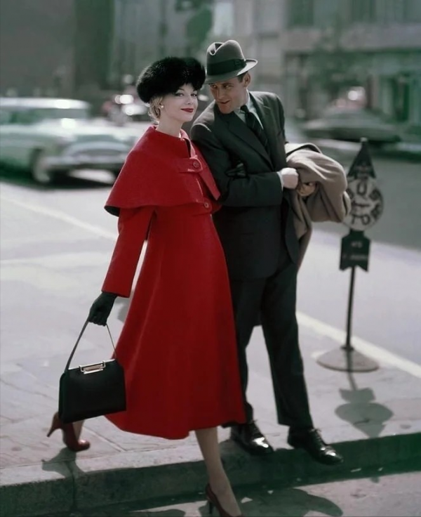 紅色大衣怎麼穿不顯豔俗，試試這些搭配方式，高階又明豔