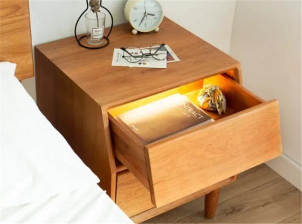 扔掉臥室笨重床頭櫃吧，佔地又土醜！現在流行這樣設計，美觀實用