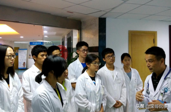 &OpenCurlyDoubleQuote;醫學教育&rdquo;門檻迎來新調整，相關部門回應，有些學生可能會失業