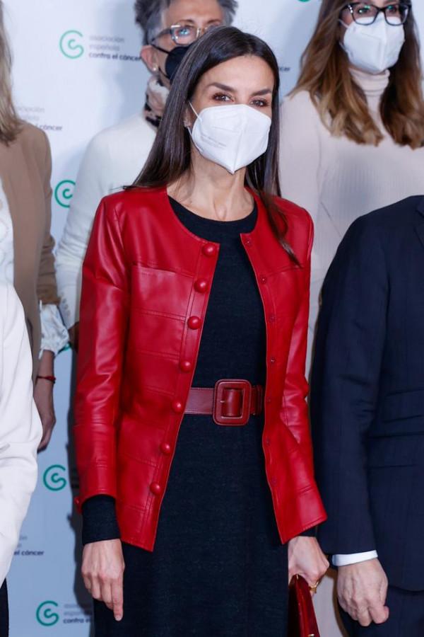 萊蒂齊亞王后又營業了，穿小黑裙踩恨天高，人那麼瘦氣場那麼強