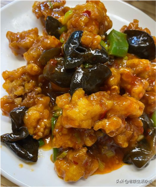 藏在法源寺附近的衚衕餐廳，店名寫著商店，卻一直開了好多年