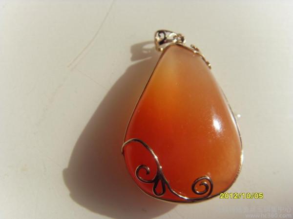 在新疆，有一種生活叫“撿石頭”