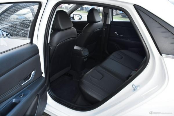 主打價效比 15萬左右的緊湊級轎車推薦