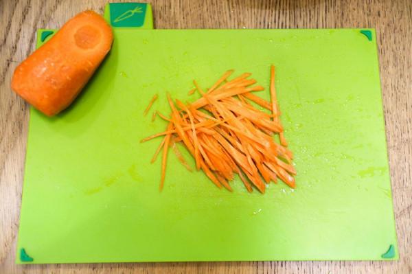 想解饞又不想長肉，多吃這盤雞胸沙拉，蛋白質和纖維實在太豐富了