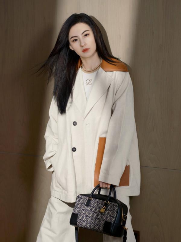 張柏芝顏值高真敢穿,孔雀藍掛脖裙配大濃妝,不俗反倒挺驚豔 張柏芝顏值高真敢穿,孔雀藍掛脖裙配大濃妝,不俗反倒挺驚豔