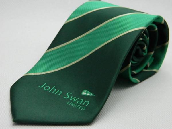 領帶綠色、襯衫黃色的人