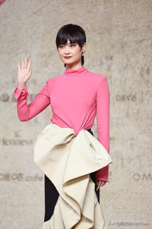 第34屆金雞獎閉幕紅毯:群星歡聚,林允粉色花苞裙真是仙女本人了 第34屆金雞獎閉幕紅毯:群星歡聚,林允粉色花苞裙真是仙女本人了