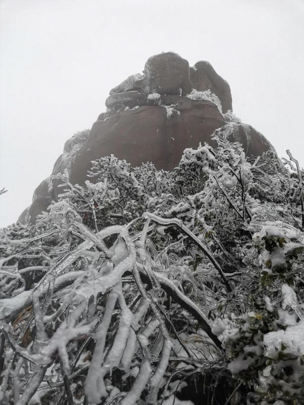 雪後登上饒靈山