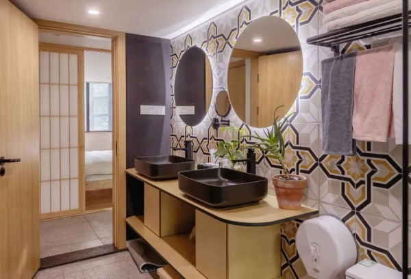 千年運河旁,4個80後閨蜜把花園搬進房子,打造閨蜜版的愛情公寓 千年運河旁,4個80後閨蜜把花園搬進房子,打造閨蜜版的愛情公寓