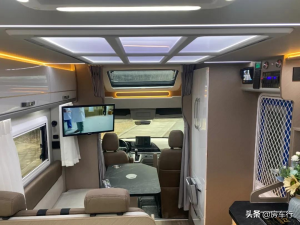 軍工工藝，品質保障，L型卡座+後縱床佈局，美沃大通V90-T型房車