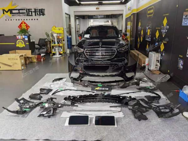 於細雨中潤色無聲！21款賓士S400L升級S450L四驅前臉、刀鋒輪轂等