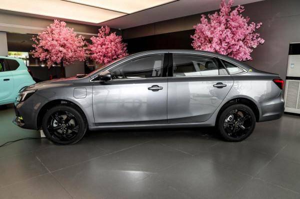 榮威i6 MAX EV飄了？售價17.98萬元，榮威i6 MAX EV 500天幕特別版上市