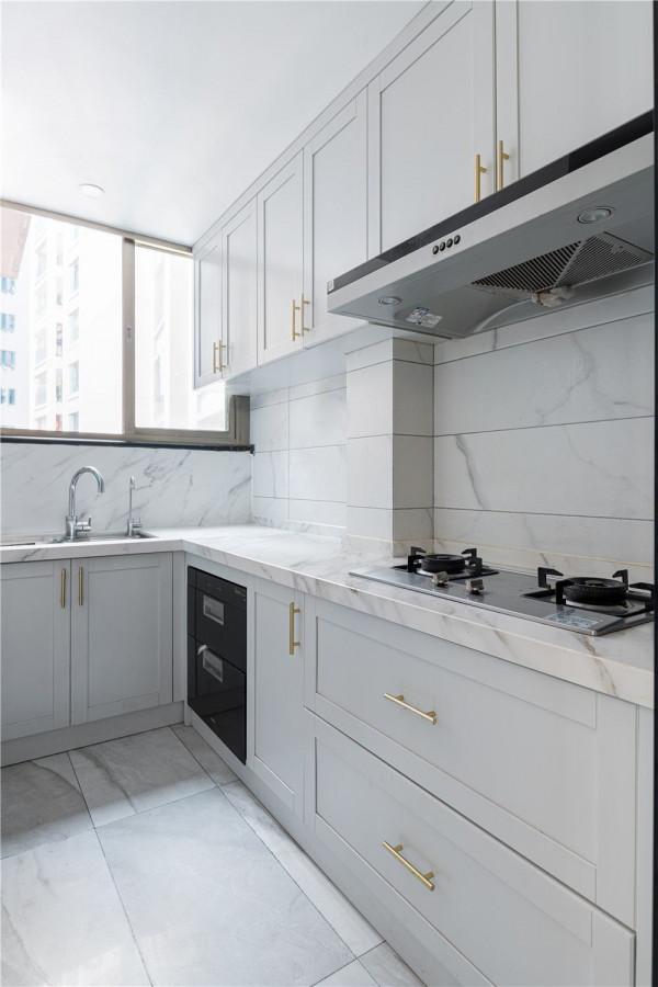 瑞士小姐姐的新家,跳躍的色彩,個性的金屬元素,網友:好美 瑞士小姐姐的新家,跳躍的色彩,個性的金屬元素,網友:好美