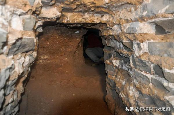 租民房稱是養龍蝦,一個月後發現房下有10米深洞,通向院外的古墓 租民房稱是養龍蝦,一個月後發現房下有10米深洞,通向院外的古墓