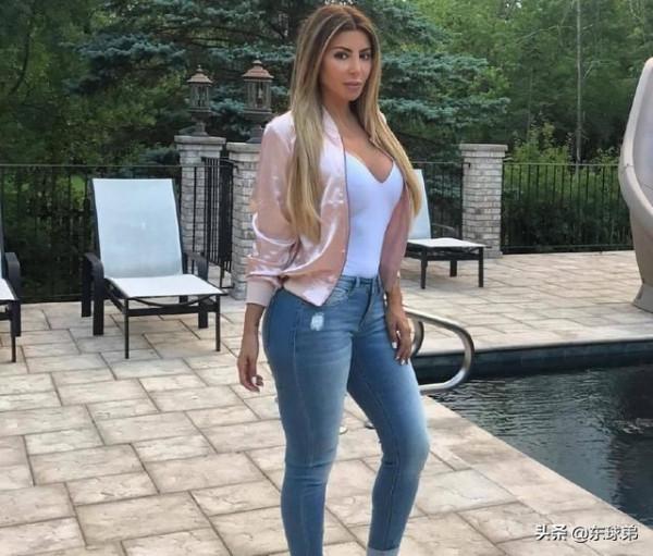 濃眉為何拒絕超模卡莉的示愛，選擇和服務生馬蘭走在一起？