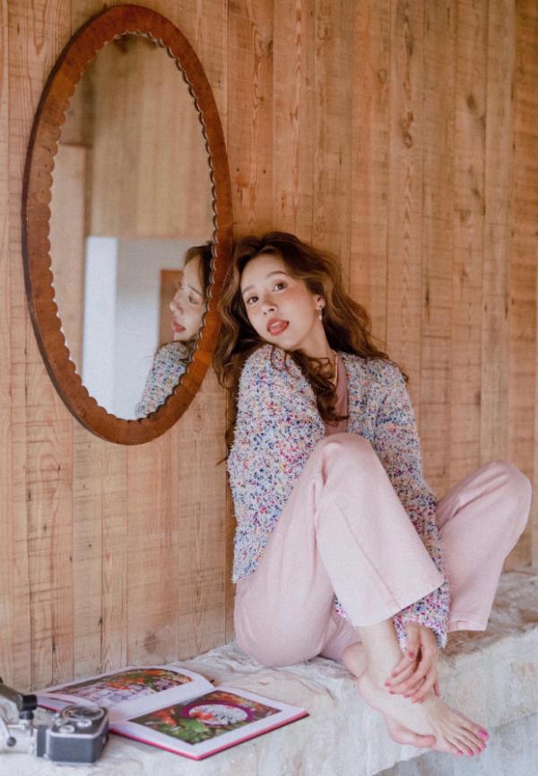 陳赫“嬌妻”張子萱,穿小香風拍攝居家大片,37歲嫩如少女 陳赫“嬌妻”張子萱,穿小香風拍攝居家大片,37歲嫩如少女