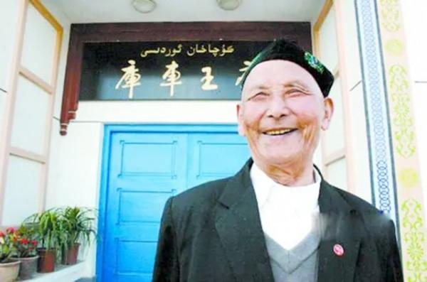 中國最後一位王爺,住豪華王府,活到2014年,去世前把國旗掛身旁 中國最後一位王爺,住豪華王府,活到2014年,去世前把國旗掛身旁