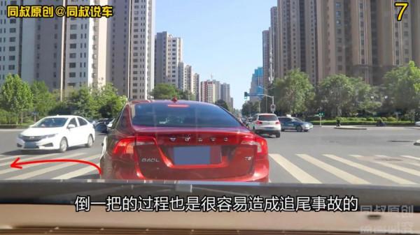 車輛路口掉頭,正確和錯誤示範對比,不僅是被拍處罰那麼簡單 車輛路口掉頭,正確和錯誤示範對比,不僅是被拍處罰那麼簡單