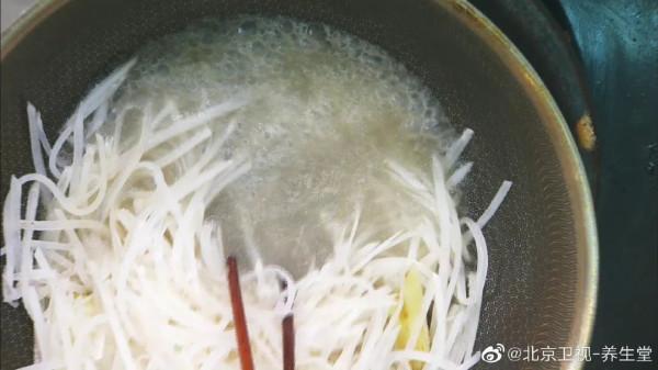 冬吃蘿蔔保平安!蘿蔔和它是絕配,這樣吃滋陰潤肺又減脂 冬吃蘿蔔保平安!蘿蔔和它是絕配,這樣吃滋陰潤肺又減脂