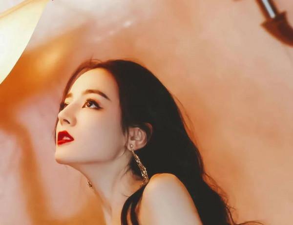 迪麗……真的很熱