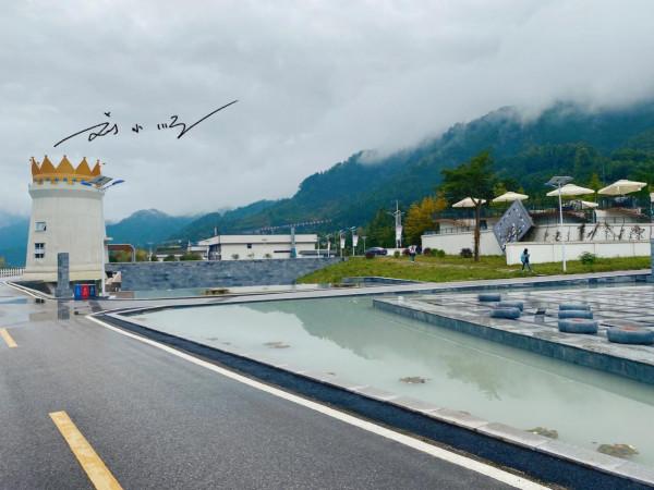 四川綿竹驚現“棋盤村”，村裡到處都是巨型棋盤，遊客：名不虛傳