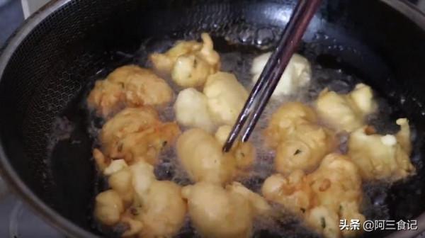 4個雞蛋裡倒1瓶啤酒，教你從沒吃過的做法，鬆軟酥香出鍋就搶光