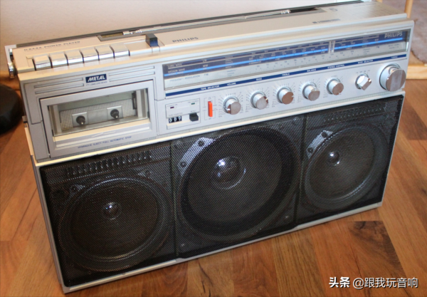 80年代飛利浦推出的D8444立體聲收音機、盒式錄音機Boombox音響 80年代飛利浦推出的D8444立體聲收音機、盒式錄音機Boombox音響