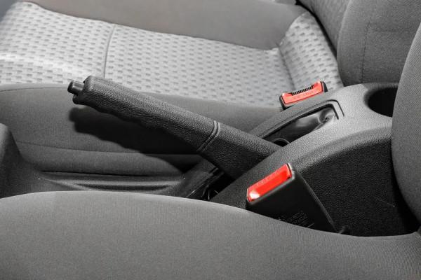 五菱之光對比東風小康K05S，空間稍差，但是車內通透而且配置稍高