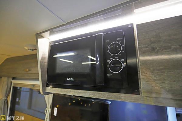 豪華內飾越野配置，黑系HQ19越野拖掛房車