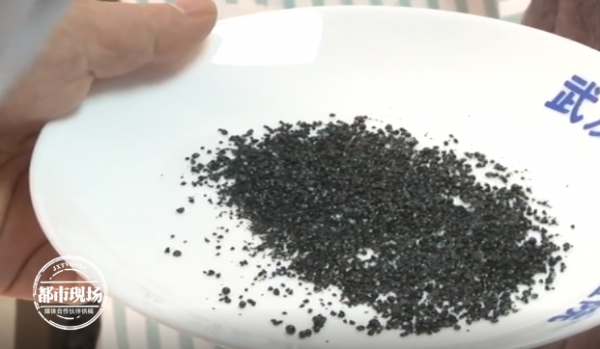 1天吃6個雞蛋，男子肚裡長滿了“煤渣”