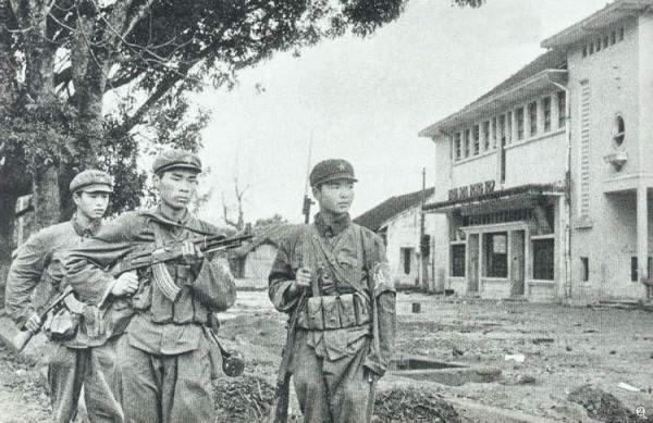 對越反擊戰英雄梁英瑞:捨身堵住暗堡射擊孔,毅然決然拉響炸藥包 對越反擊戰英雄梁英瑞:捨身堵住暗堡射擊孔,毅然決然拉響炸藥包