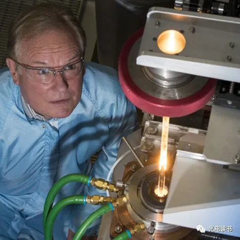 從此有了光 – 鐳射發明61週年