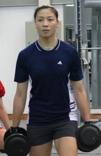 魏秋月的故事:亞洲最美二傳,與老公15歲就相識,曾被郎平催婚 魏秋月的故事:亞洲最美二傳,與老公15歲就相識,曾被郎平催婚