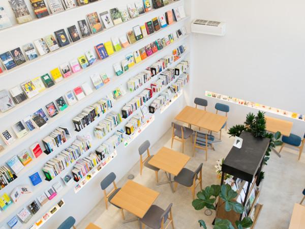 咖啡與書｜比起暢銷的書，更想放“有熱量的書”的Hama House