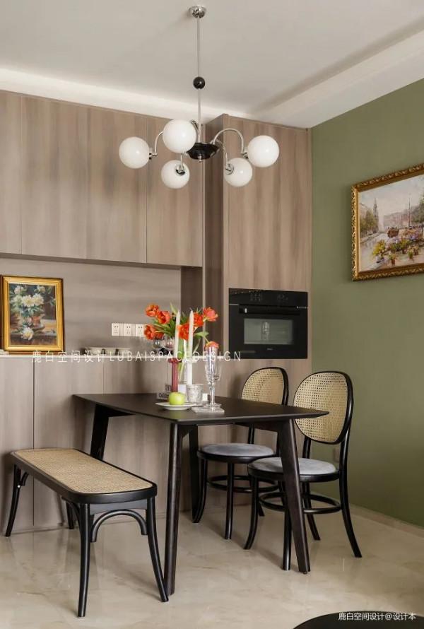 95後小姐姐花18萬，把96㎡傳統精裝房改為優雅復古調之家