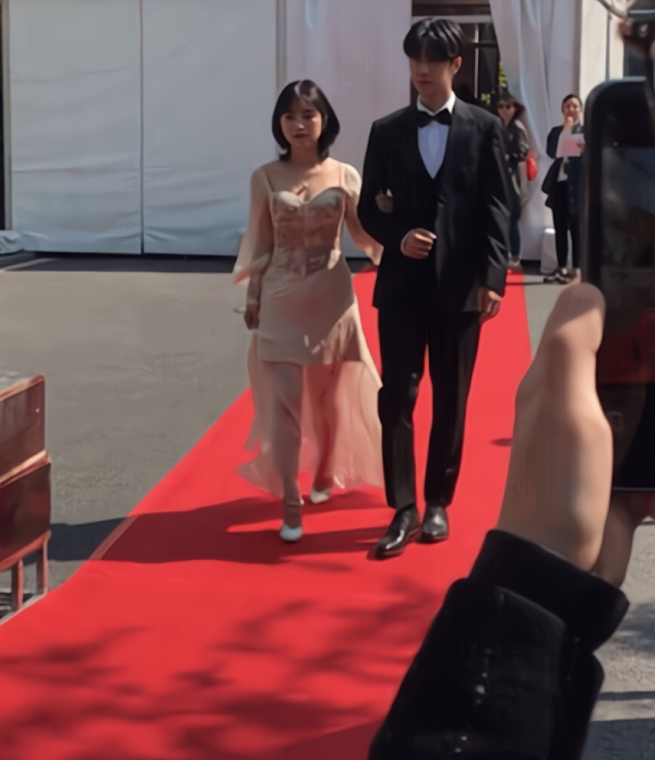 5位紅毯翻車女明星,阿嬌的腿,沈月的身高,周冬雨讓我笑彎了腰 5位紅毯翻車女明星,阿嬌的腿,沈月的身高,周冬雨讓我笑彎了腰