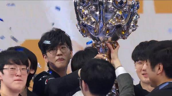 “EDG教練提前入選國家隊”!阿布向郎平請教,要組建最強中國隊 “EDG教練提前入選國家隊”!阿布向郎平請教,要組建最強中國隊