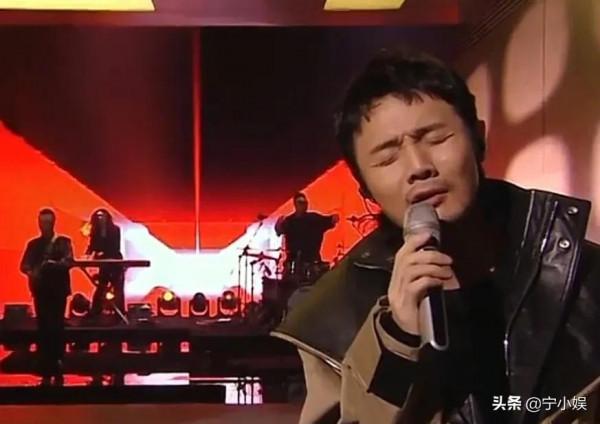 造型師集體掉線?易烊千璽不倫不類,周冬雨暴露缺點,張韶涵太顯老 造型師集體掉線?易烊千璽不倫不類,周冬雨暴露缺點,張韶涵太顯老