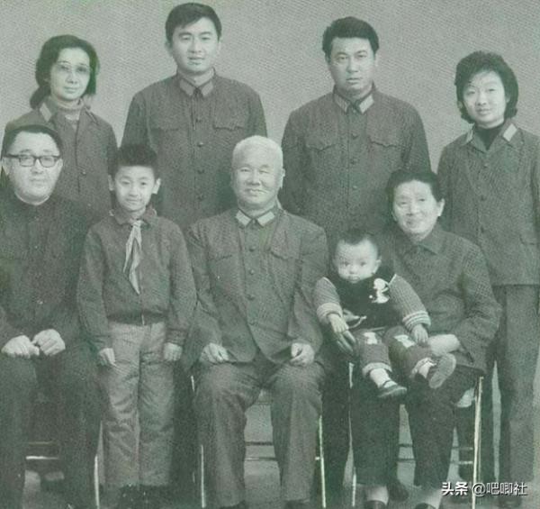 他幹12年大軍區司令員,退居二線,有些不甘心,2年後重返一線 他幹12年大軍區司令員,退居二線,有些不甘心,2年後重返一線