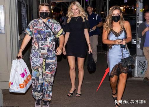 掉鏈子,美第一孫女穿睡裙出行還駝背,她比伊萬卡差太多 掉鏈子,美第一孫女穿睡裙出行還駝背,她比伊萬卡差太多