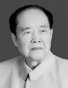 他17歲參加革命，後任武警原政委，岳父是開國元帥，妻子是少將