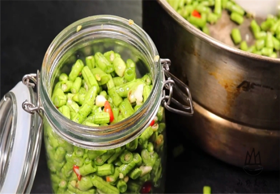 酸豆角最快速的做法,不放醋不用泡,4天就能吃,酸脆開胃不易壞 酸豆角最快速的做法,不放醋不用泡,4天就能吃,酸脆開胃不易壞
