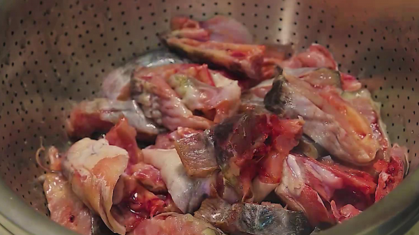 川菜球溪鰱魚的家常做法，麻辣味濃魚肉鮮嫩，好吃又下飯