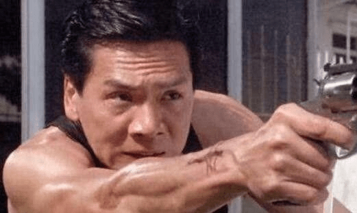 向華強年輕時長啥樣？當照片流出，才知為啥成龍怕他，關之琳愛他