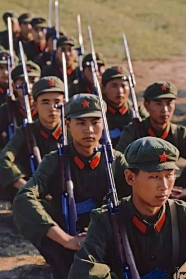 一組70年代人民解放軍老照片，看那時部隊生活、訓練場景啥樣