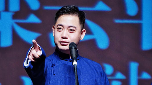 跟岳雲鵬同時來德雲社，老郭卻怎麼也捧不紅，孔雲龍的經歷太豐富