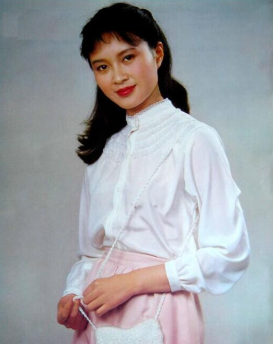 方舒：被屠洪剛拋棄後獨自撫養兩個女兒長大，生活有淚也有笑