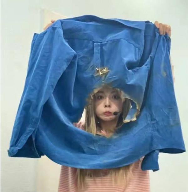 舞臺事故不可怕嗎?舞臺鐳射光把衣服燒出一個大洞 舞臺事故不可怕嗎?舞臺鐳射光把衣服燒出一個大洞