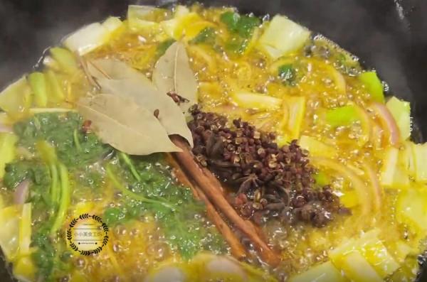 做辣椒油,直接潑熱油只辣不香,多加3樣,香辣濃,拌什麼都好吃 做辣椒油,直接潑熱油只辣不香,多加3樣,香辣濃,拌什麼都好吃