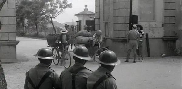 1952年葡兵公然炮擊拱北關閘，解放軍馬上還擊，葉劍英：賠款4億